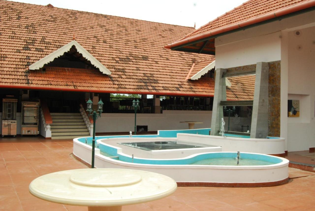 Hotel Rajadhani Thiruvananthapuram Kültér fotó